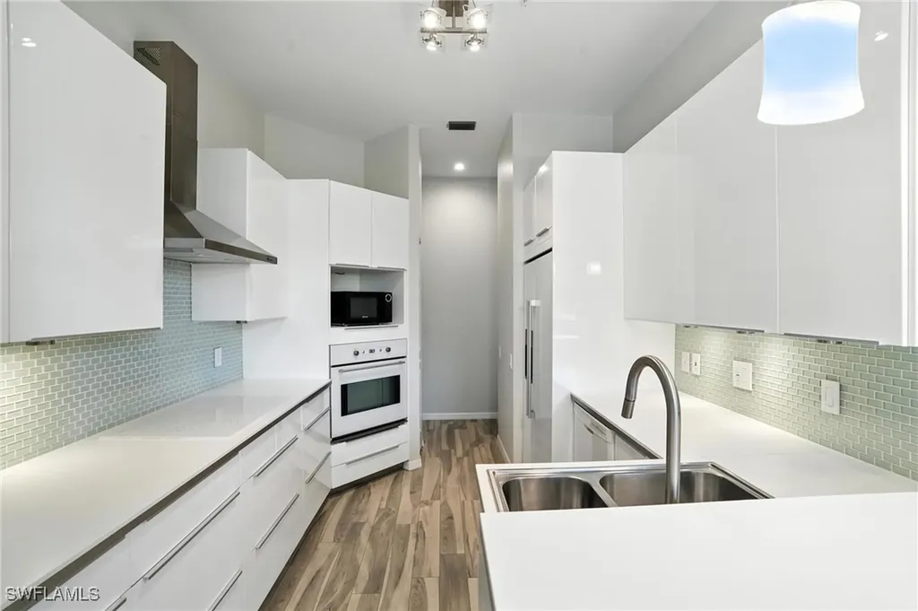 1000 L Ambiance Circle Naples FL 34108