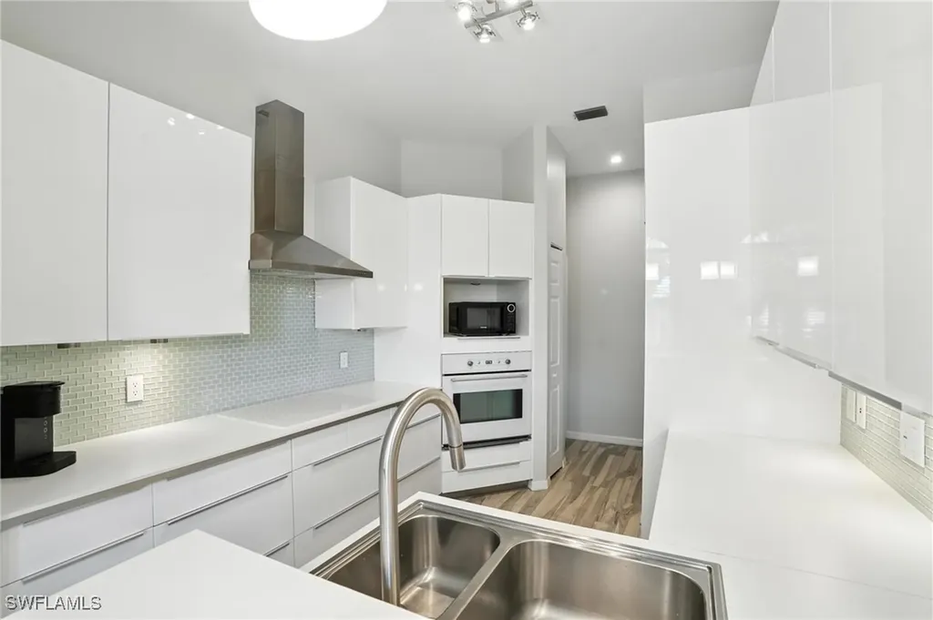 1000 L Ambiance Circle Naples FL 34108