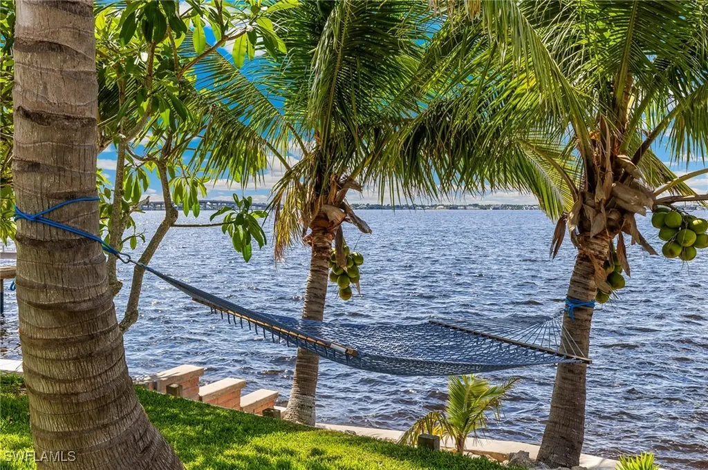 2506 SE 28th Street Cape Coral FL 33904