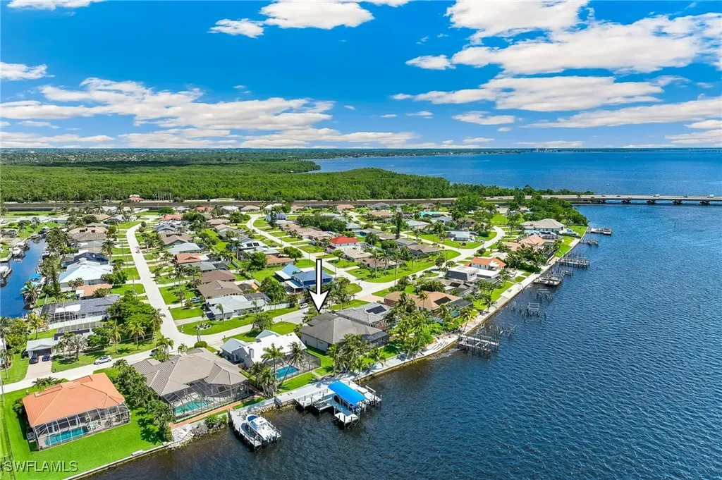 2506 SE 28th Street Cape Coral FL 33904