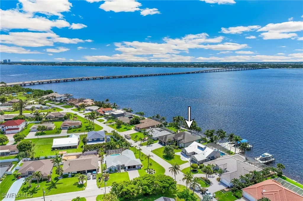 2506 SE 28th Street Cape Coral FL 33904