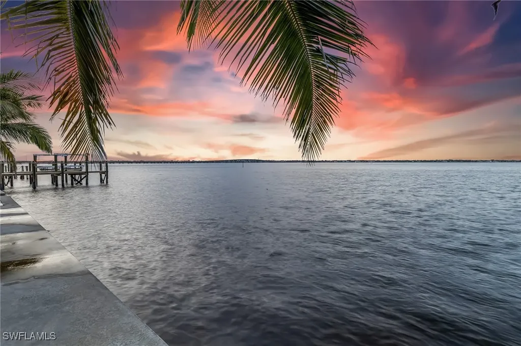 2506 SE 28th Street Cape Coral FL 33904