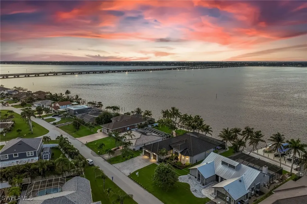 2506 SE 28th Street Cape Coral FL 33904