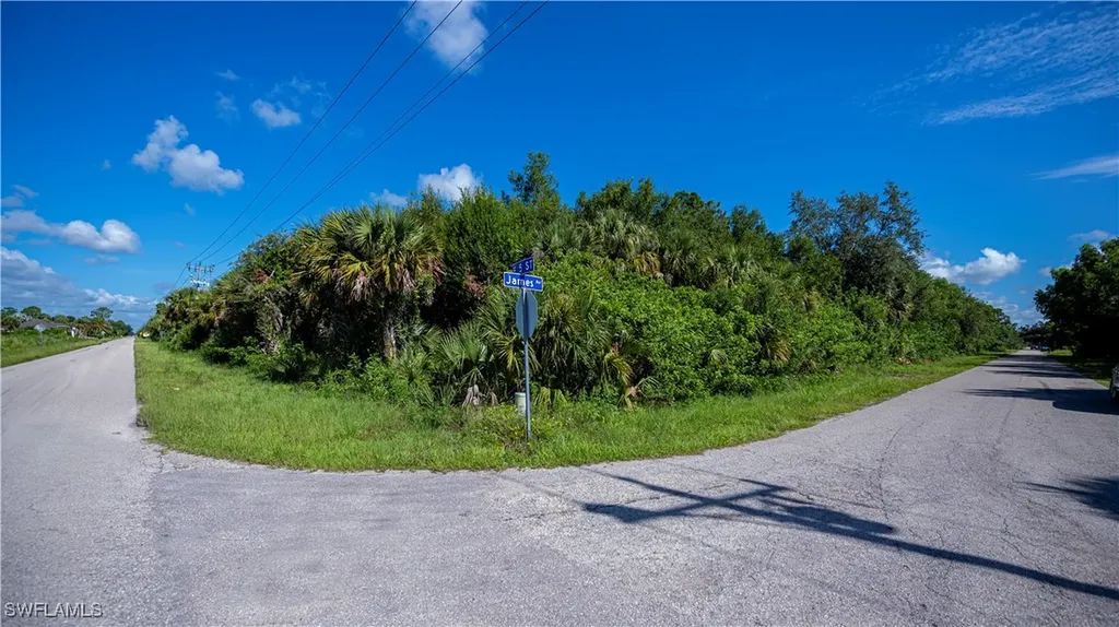 2001 E 5th Street Lehigh Acres FL 33936