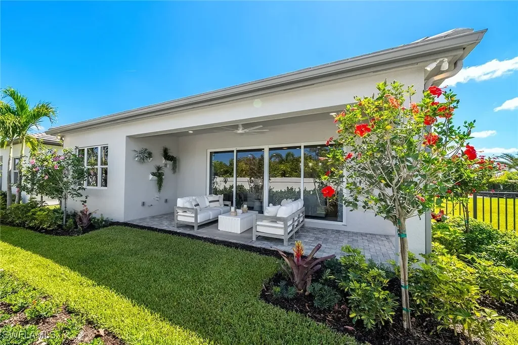 2586 Kingfisher Drive Naples FL 34112