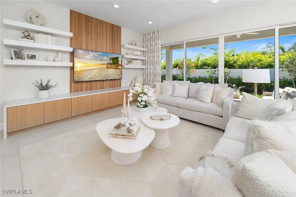 2586 Kingfisher Drive Naples FL 34112
