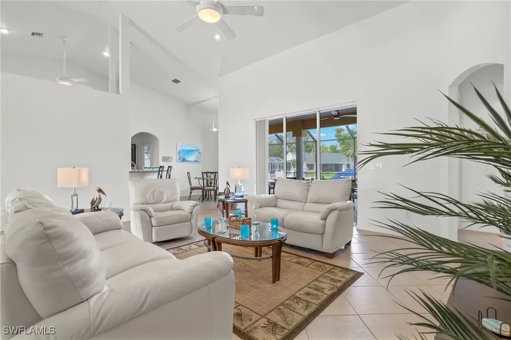 1811 SE 37th Terrace Cape Coral FL 33904
