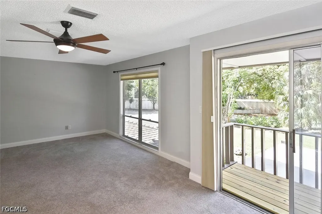 4295 Island Circle Fort Myers FL 33919