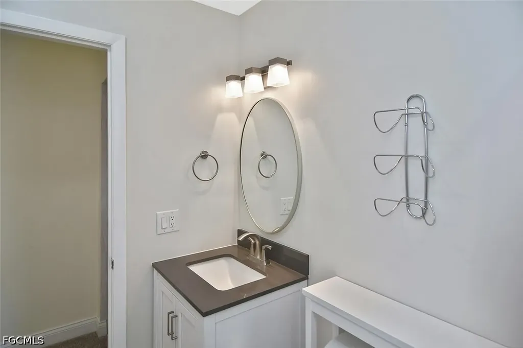 4295 Island Circle Fort Myers FL 33919