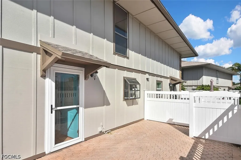 4295 Island Circle Fort Myers FL 33919