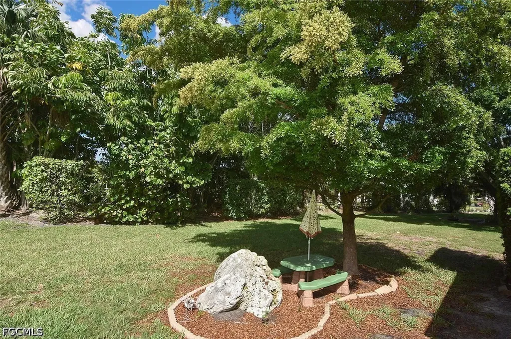 4295 Island Circle Fort Myers FL 33919