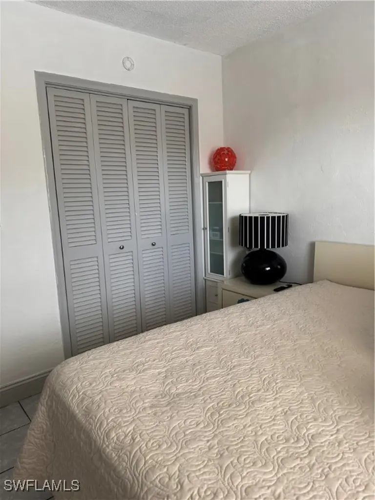 806 W 80 Place Hialeah FL 33014