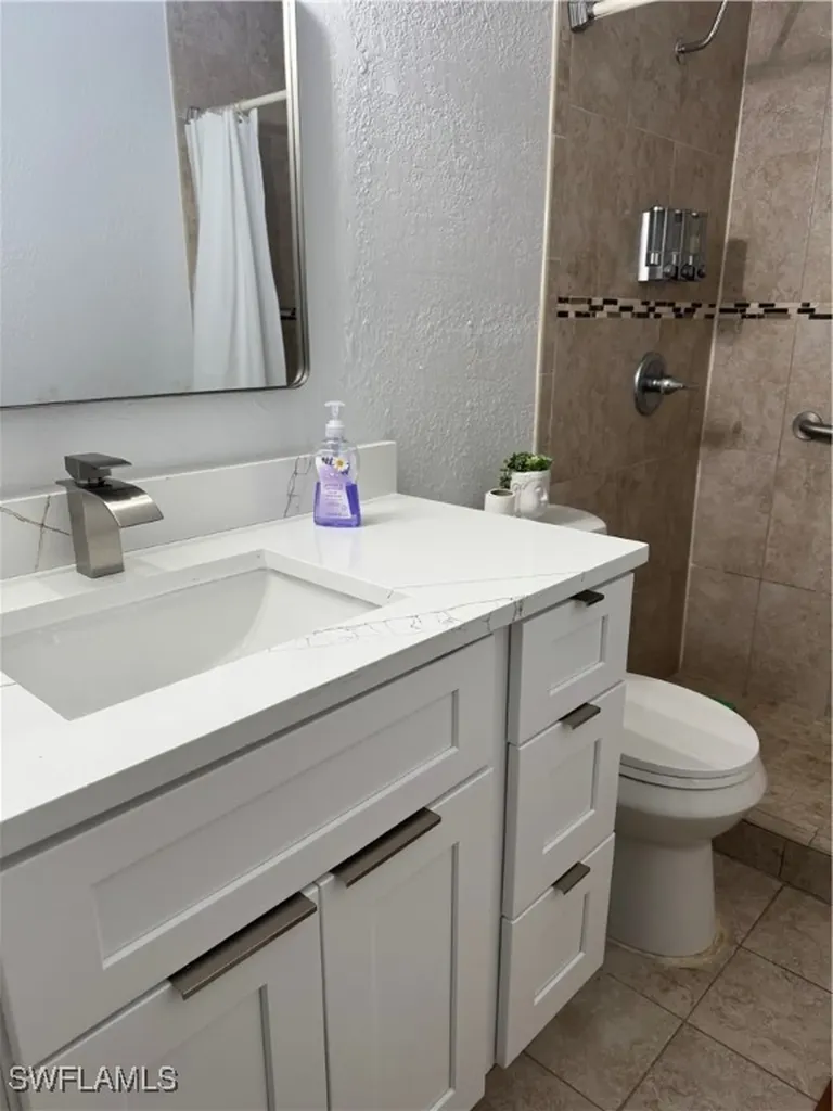 806 W 80 Place Hialeah FL 33014