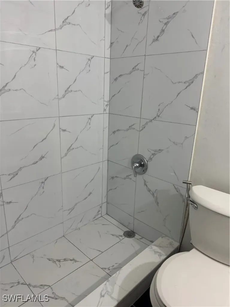 806 W 80 Place Hialeah FL 33014