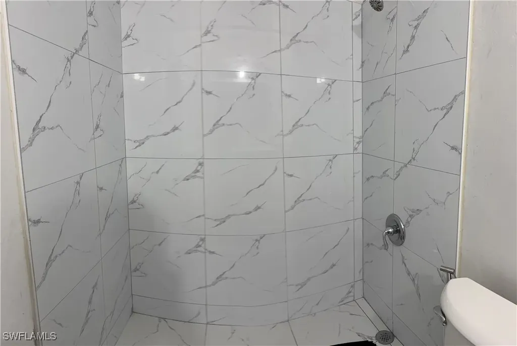 806 W 80 Place Hialeah FL 33014
