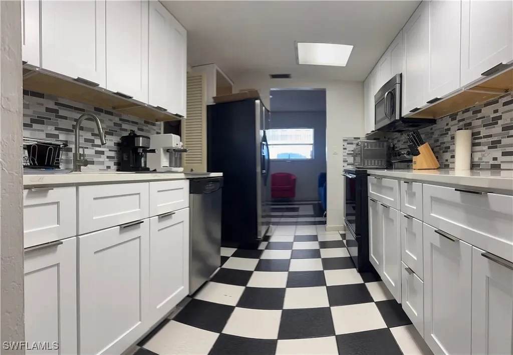 806 W 80 Place Hialeah FL 33014