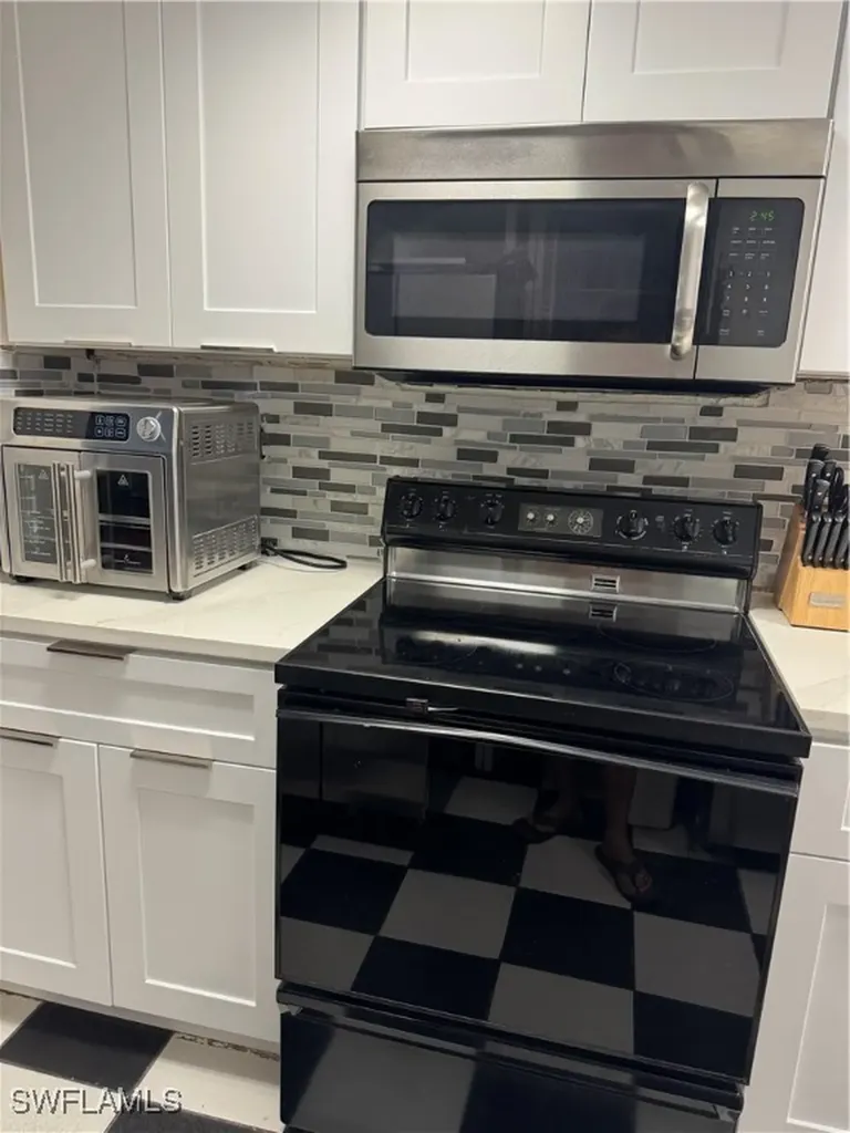 806 W 80 Place Hialeah FL 33014