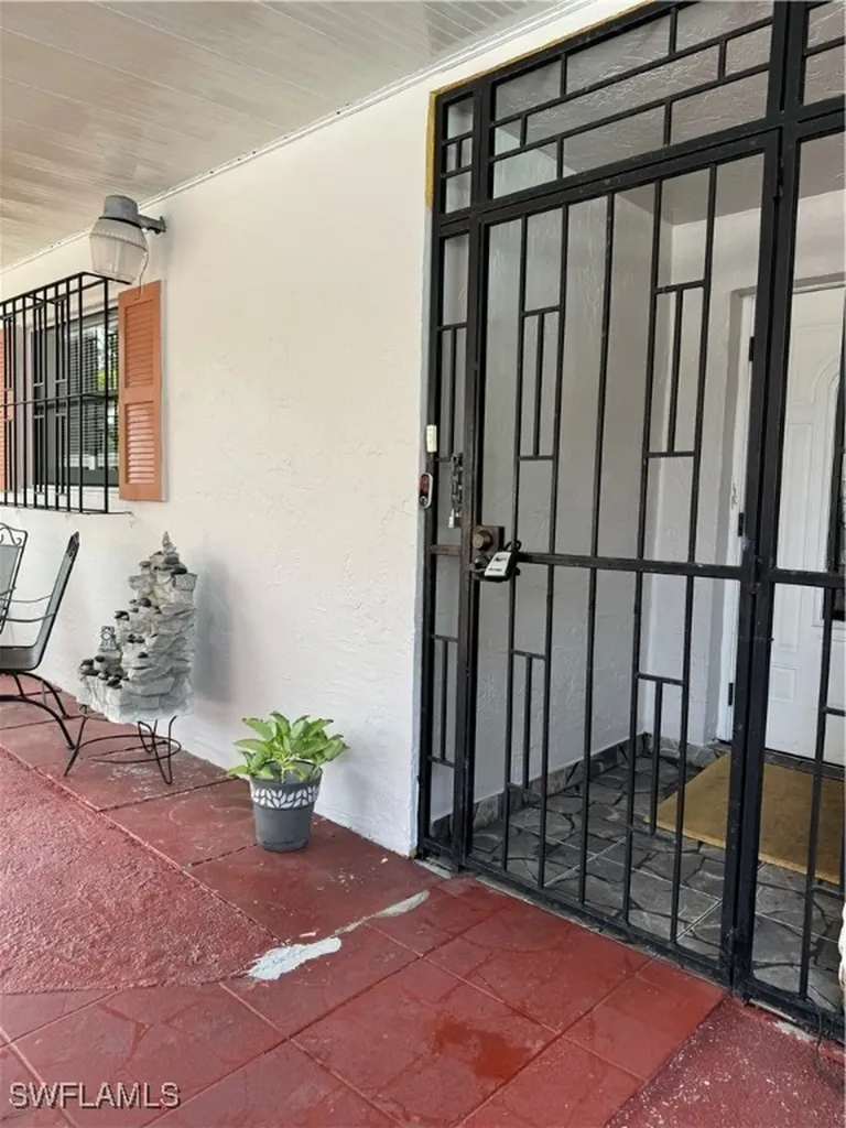 806 W 80 Place Hialeah FL 33014