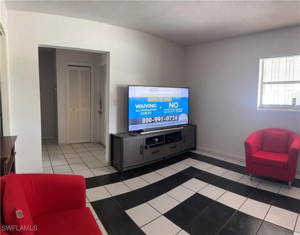 806 W 80 Place Hialeah FL 33014