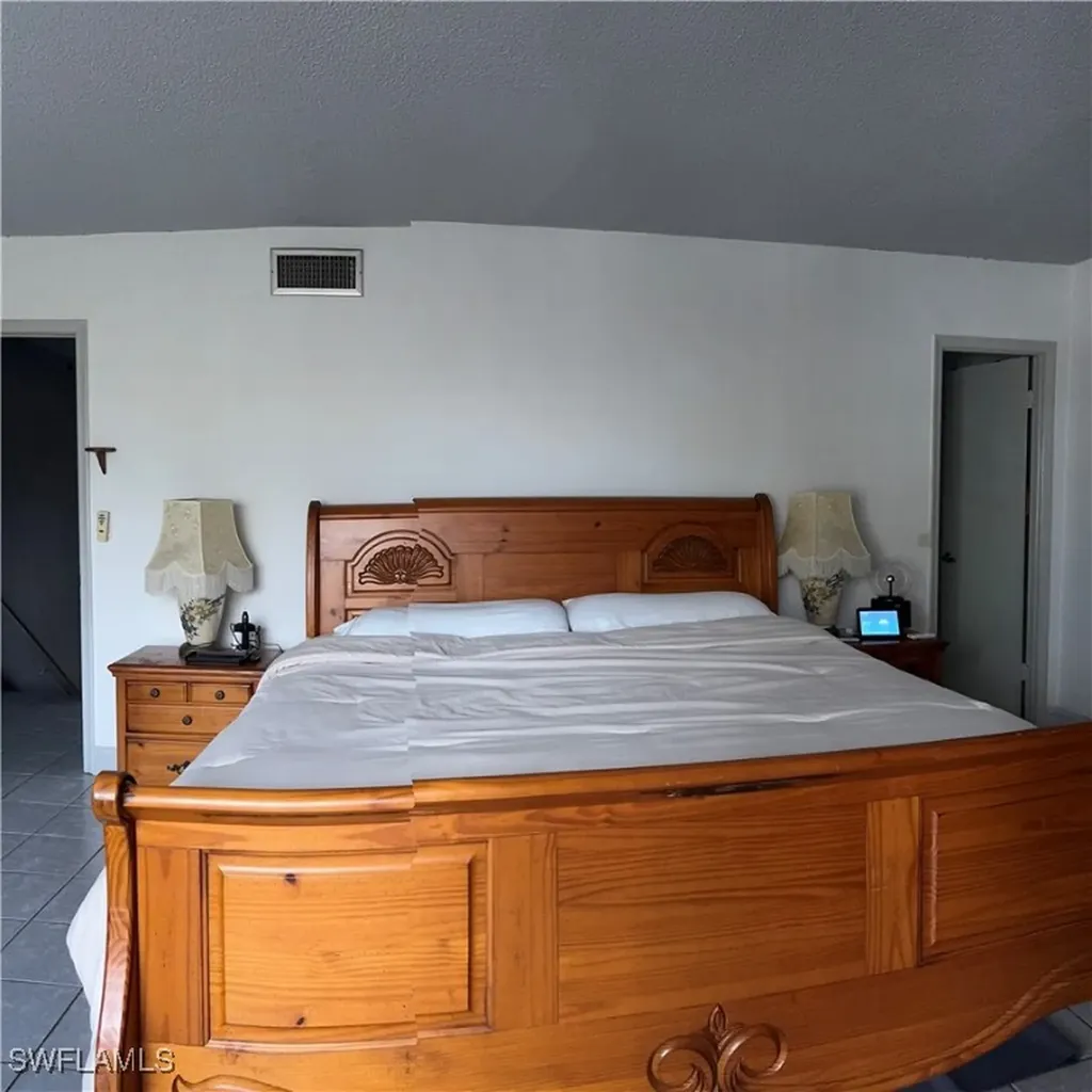 806 W 80 Place Hialeah FL 33014