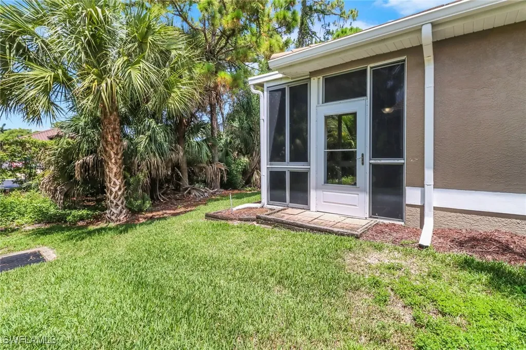 7585 Meadow Lakes Drive Naples FL 34104