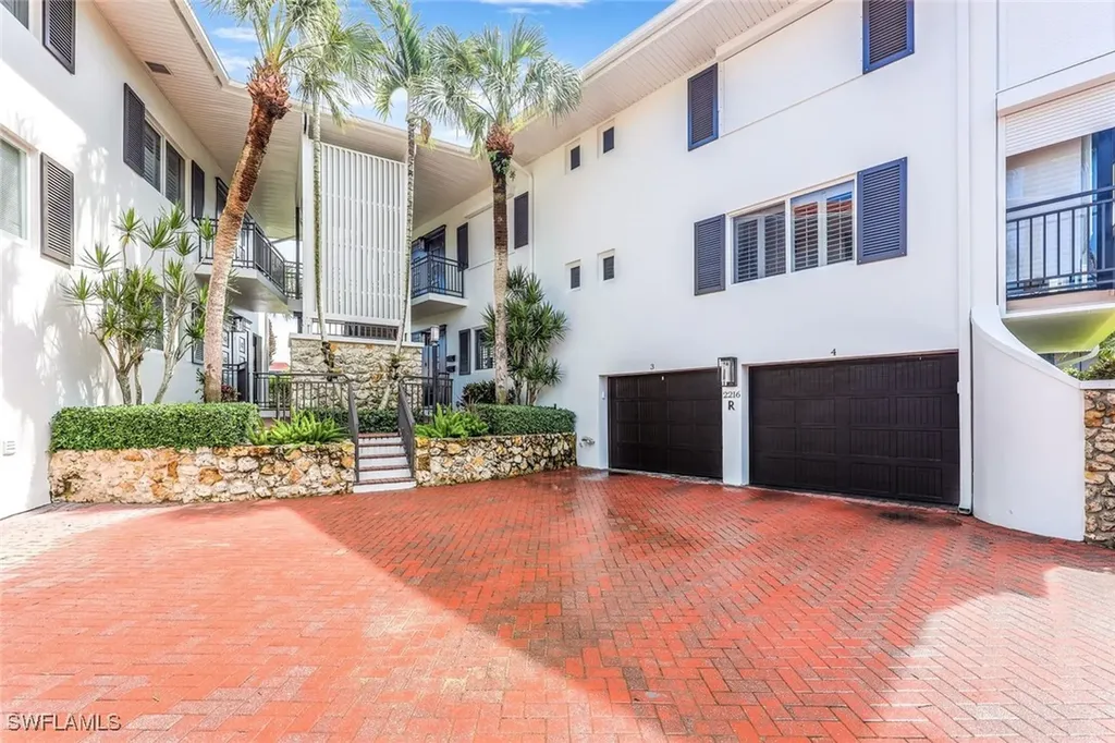 2216 Gulf Shore Boulevard N Naples FL 34102