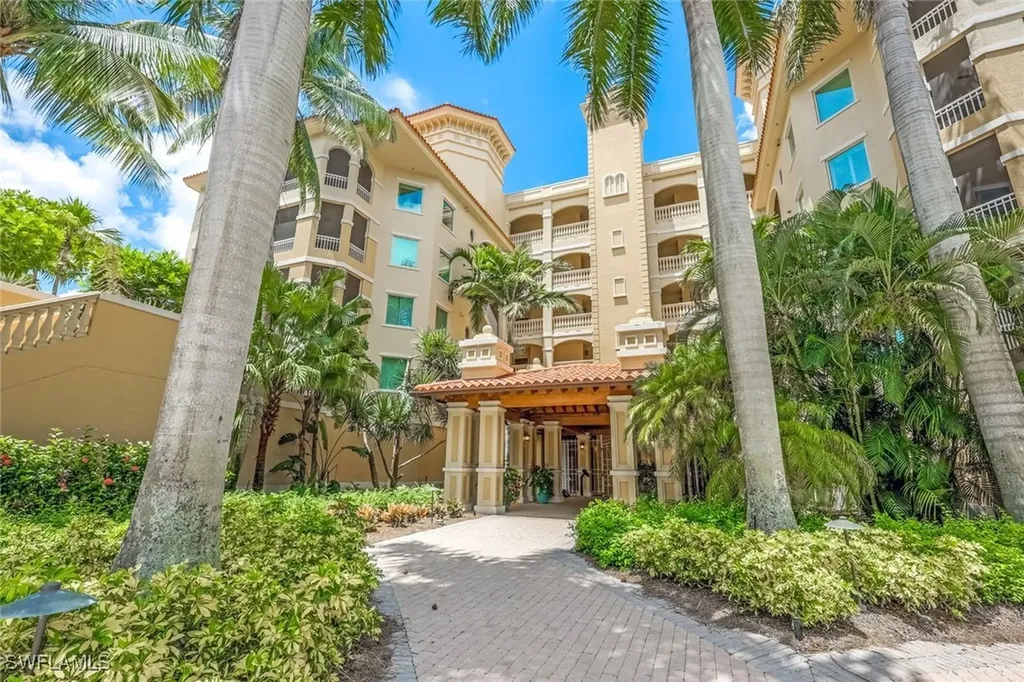 2728 Tiburon Boulevard E Naples FL 34109