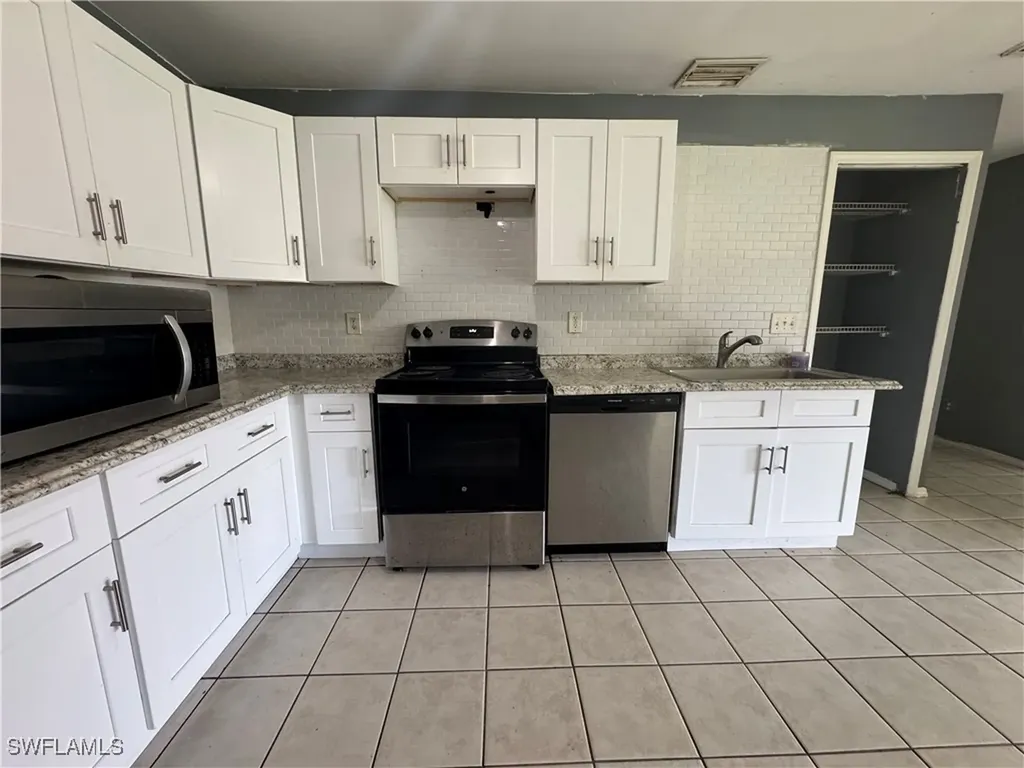 4541 21st Street SW Lehigh Acres FL 33973