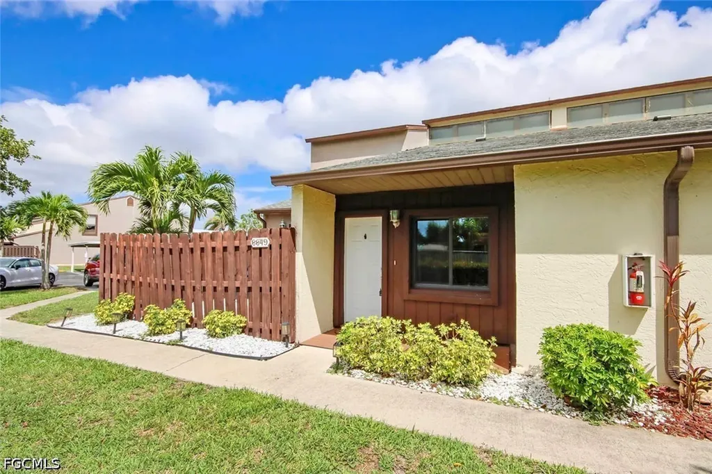 8849 Somerset Boulevard Fort Myers FL 33919
