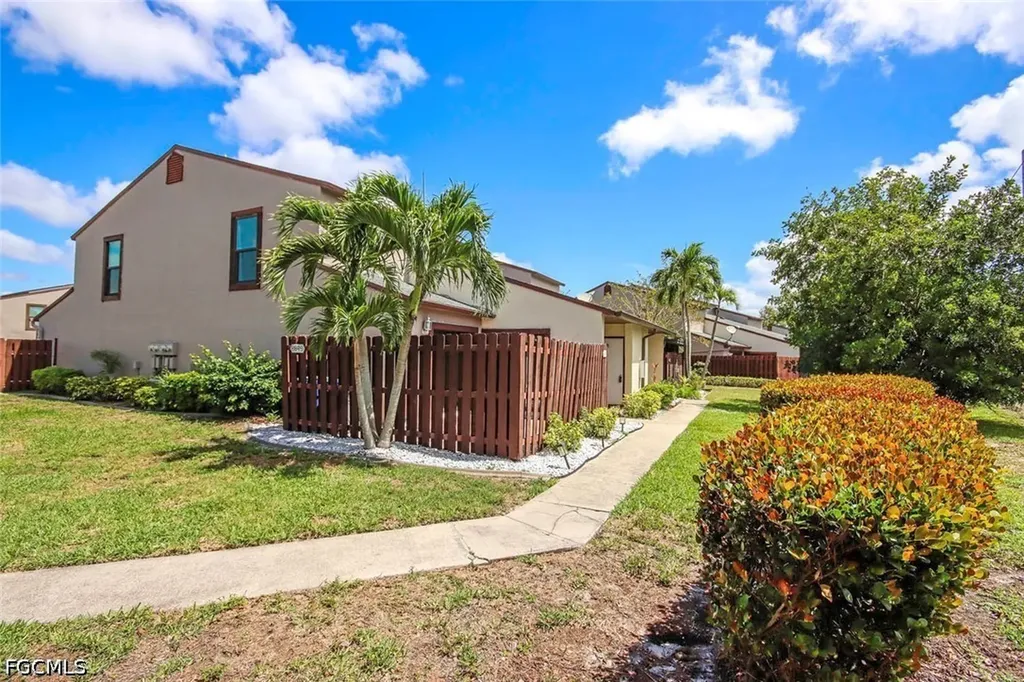 8849 Somerset Boulevard Fort Myers FL 33919