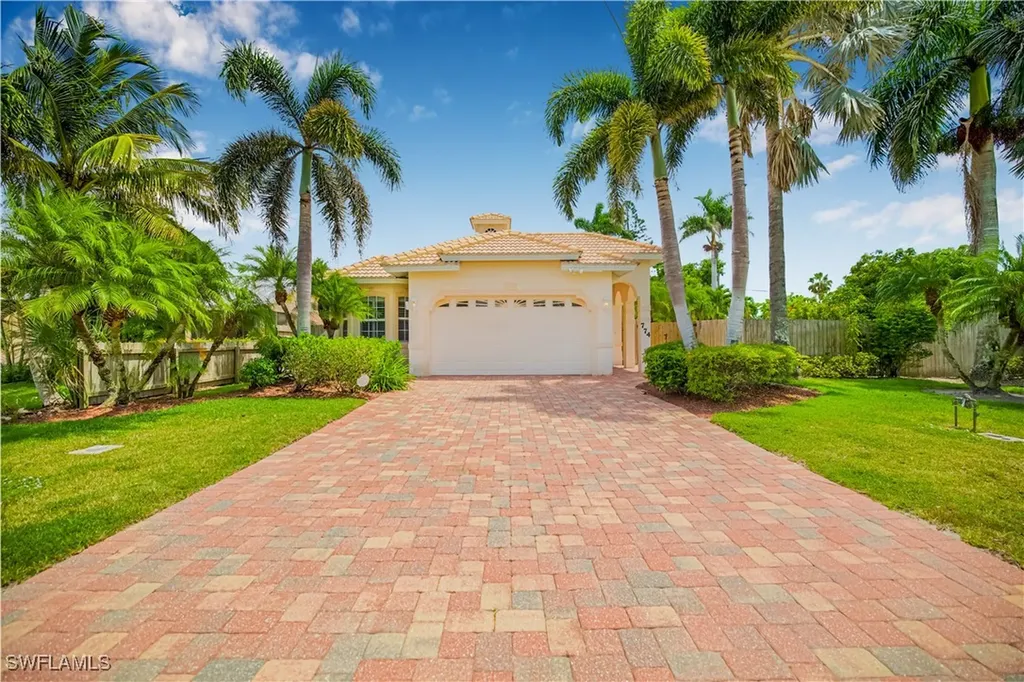 774 105th Avenue N Naples FL 34108