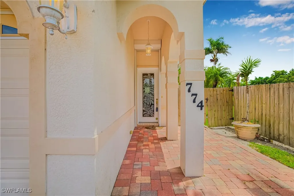 774 105th Avenue N Naples FL 34108