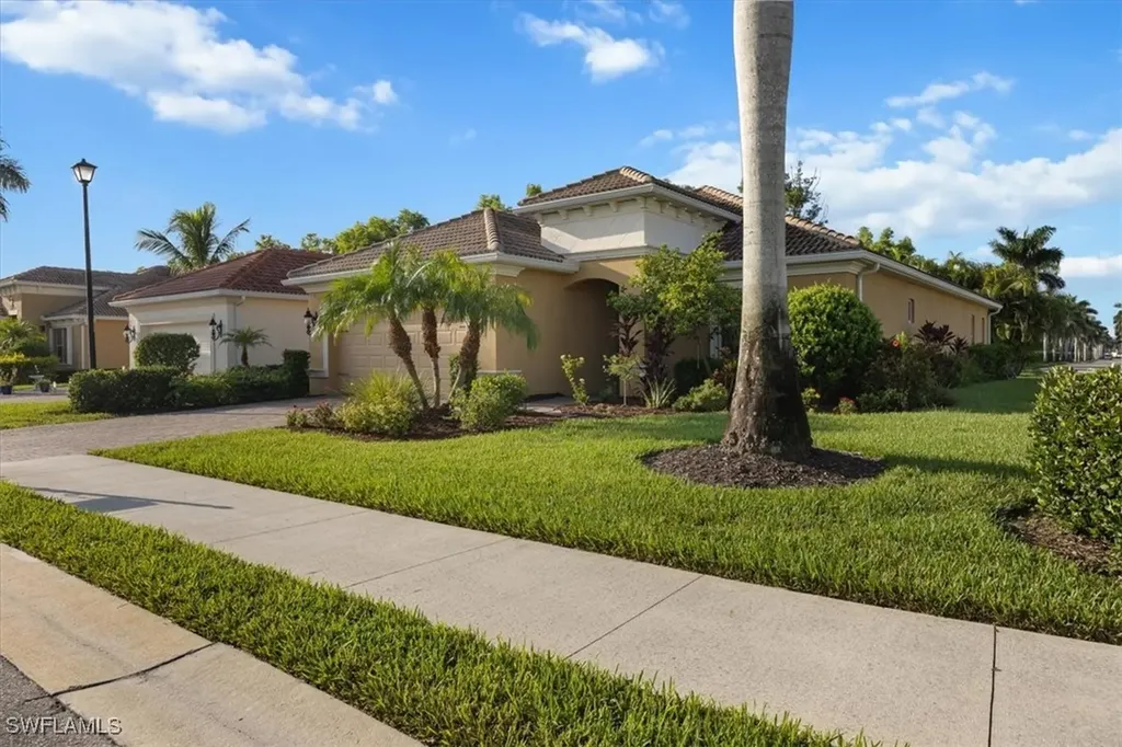 14607 Manchester Drive Naples FL 34114