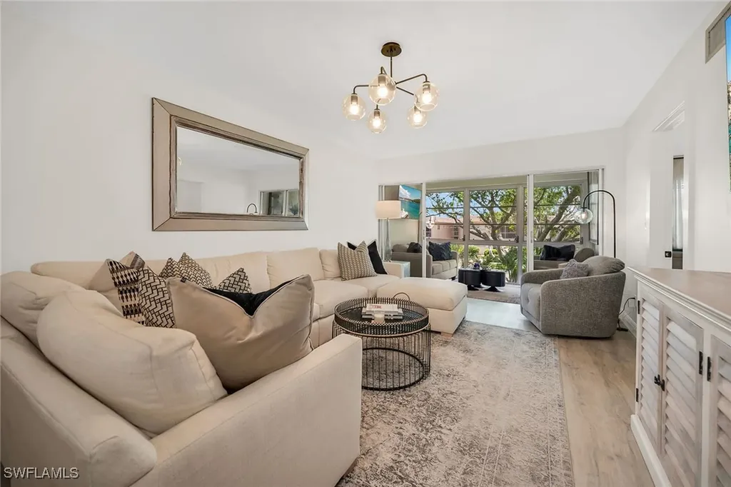 290 Banyan Boulevard Naples FL 34102