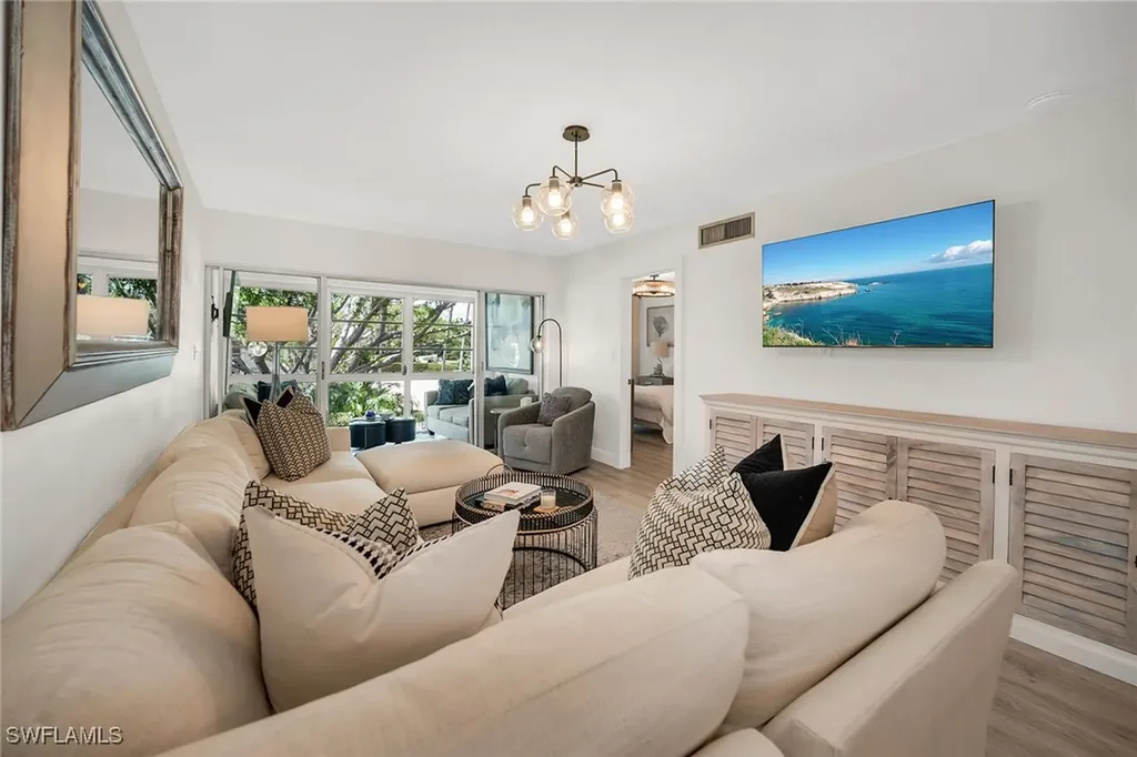 290 Banyan Boulevard Naples FL 34102