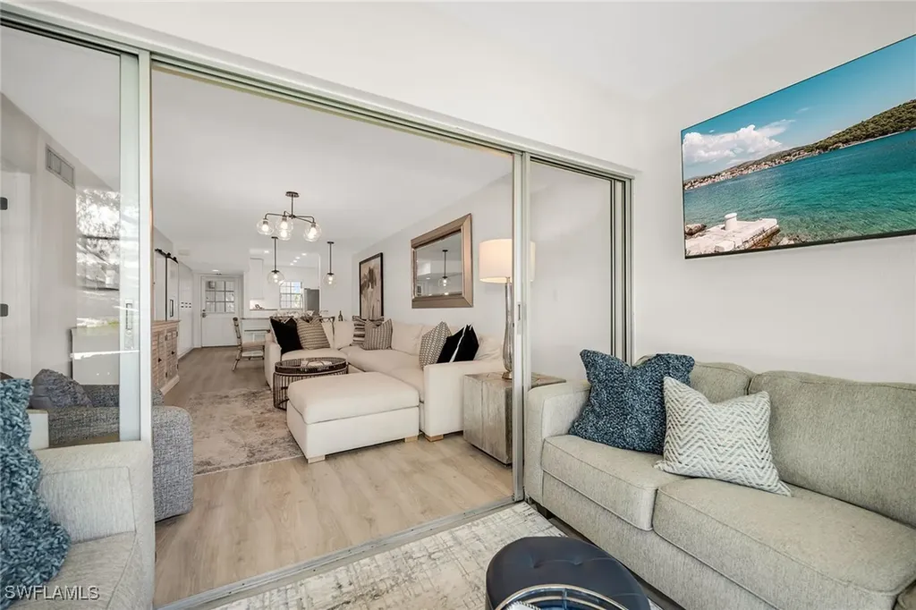 290 Banyan Boulevard Naples FL 34102