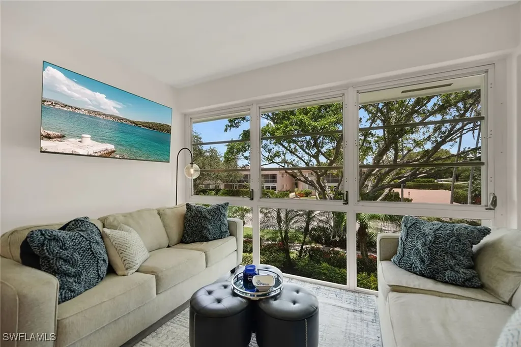 290 Banyan Boulevard Naples FL 34102