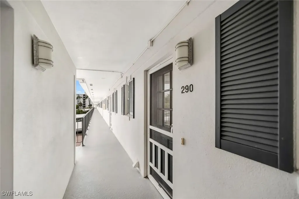 290 Banyan Boulevard Naples FL 34102