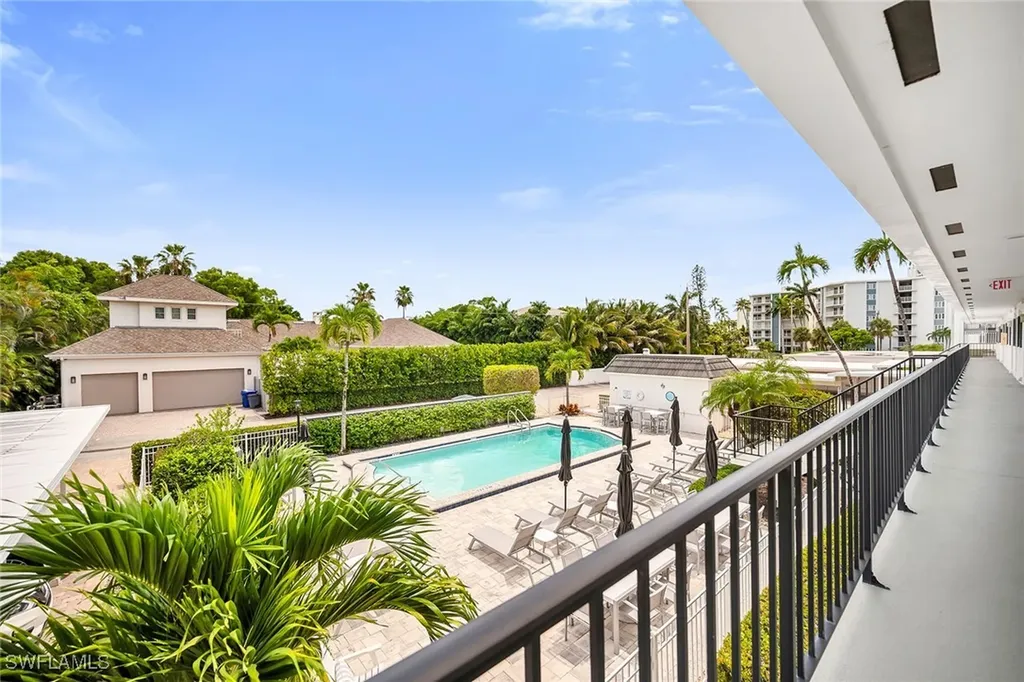 290 Banyan Boulevard Naples FL 34102