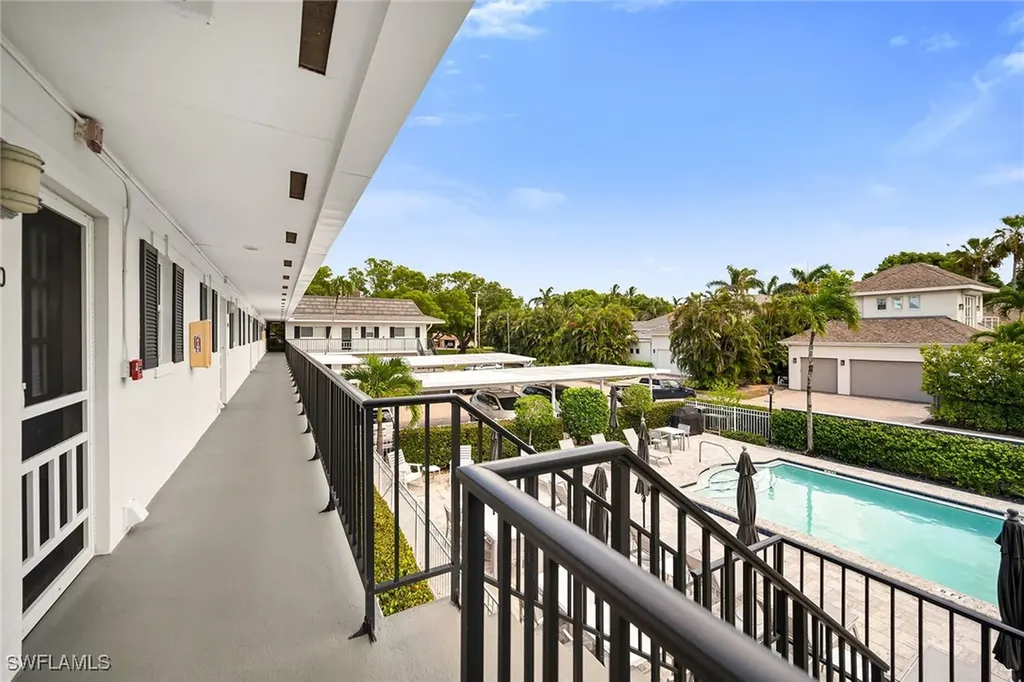 290 Banyan Boulevard Naples FL 34102