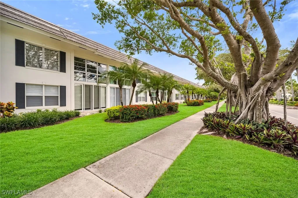 290 Banyan Boulevard Naples FL 34102