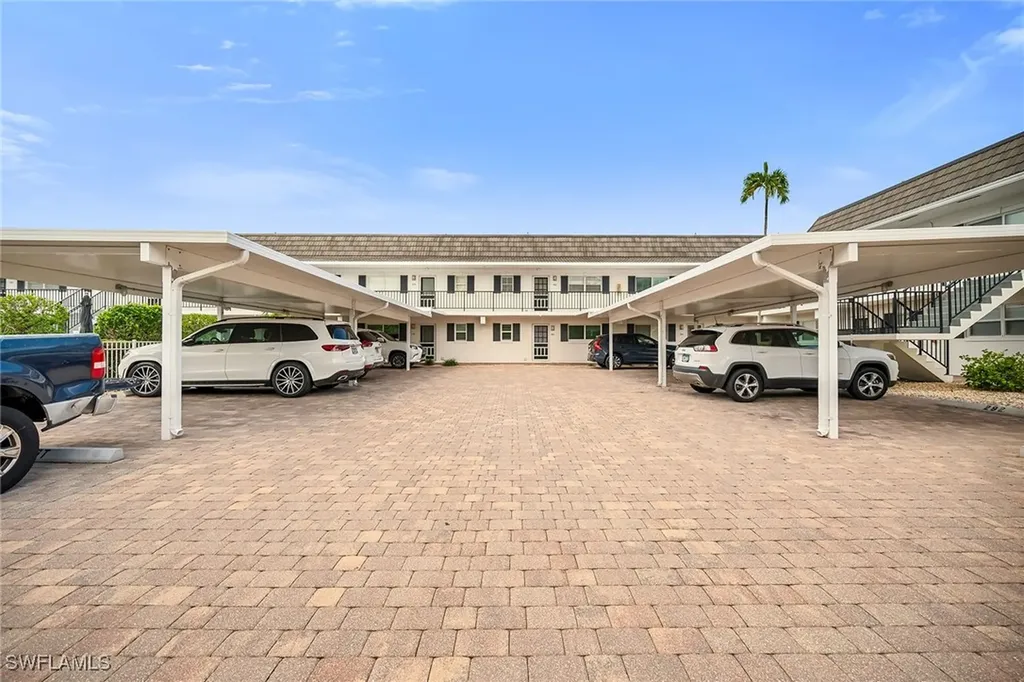 290 Banyan Boulevard Naples FL 34102