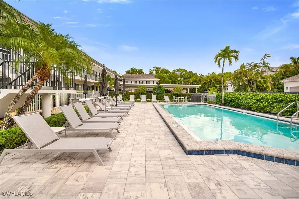 290 Banyan Boulevard Naples FL 34102