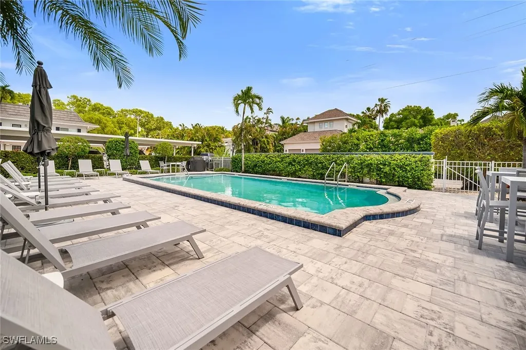 290 Banyan Boulevard Naples FL 34102