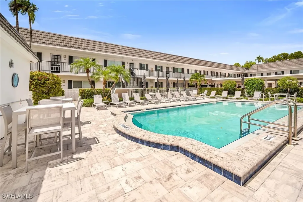 290 Banyan Boulevard Naples FL 34102