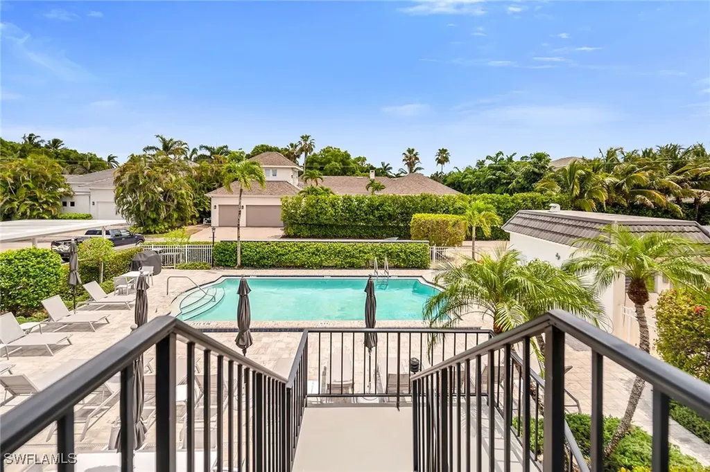 290 Banyan Boulevard Naples FL 34102