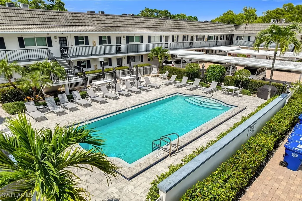 290 Banyan Boulevard Naples FL 34102