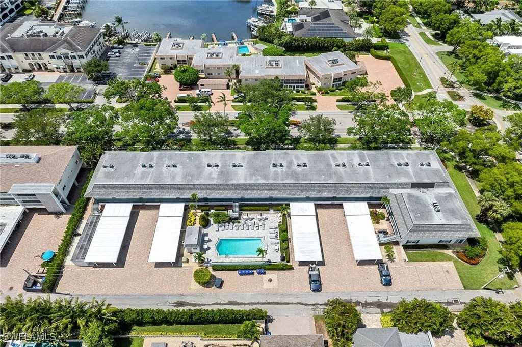 290 Banyan Boulevard Naples FL 34102