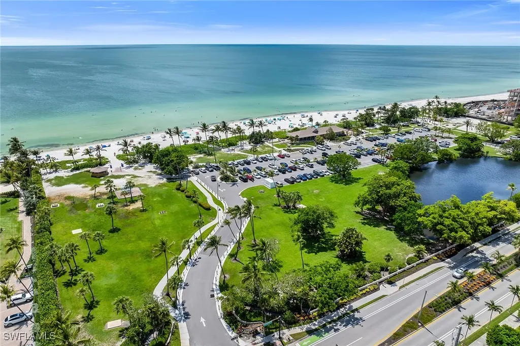 290 Banyan Boulevard Naples FL 34102