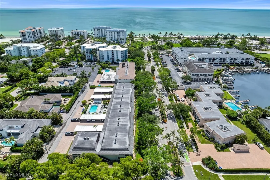 290 Banyan Boulevard Naples FL 34102